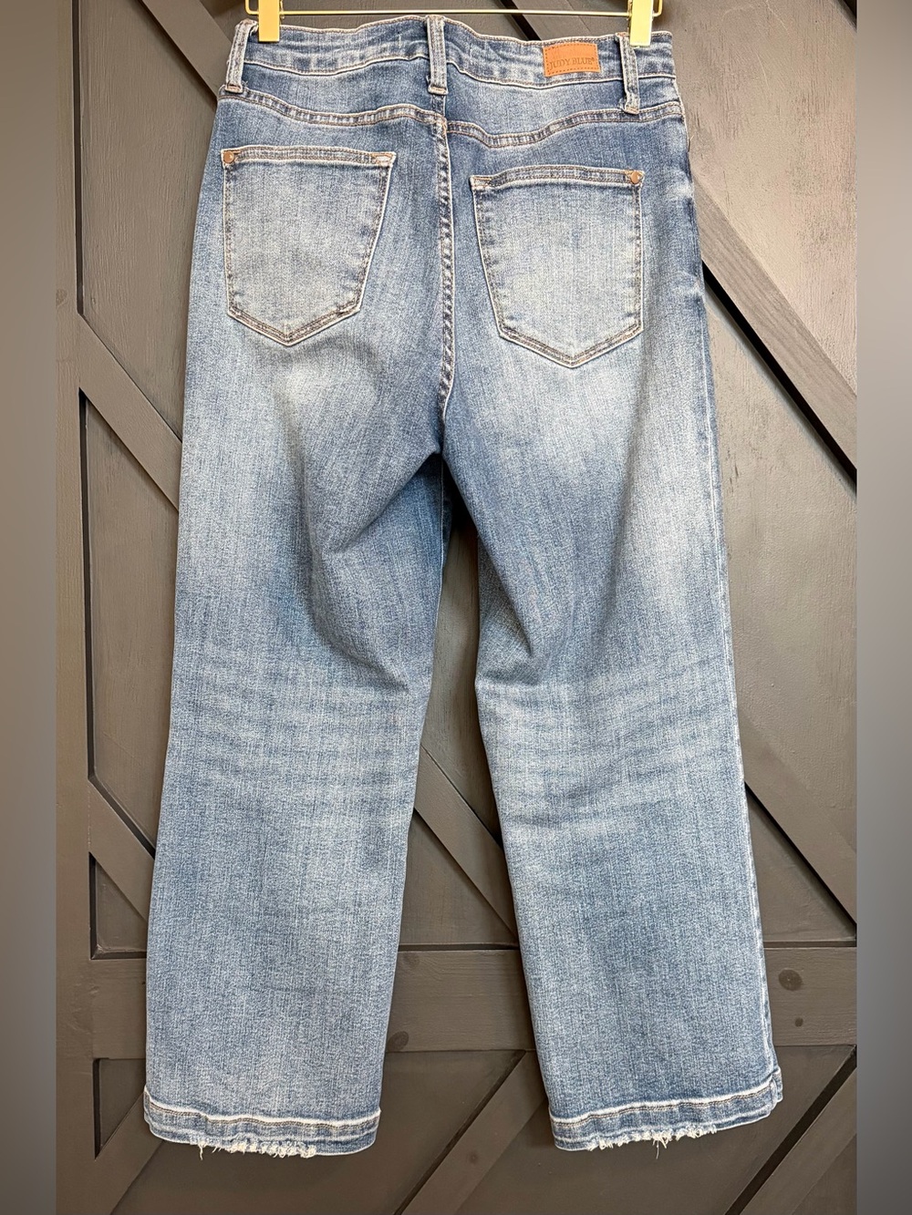 Judy Blue High-Waist Wide Leg Cropped Jeans in Medium Wash, Size 5/27 (US 6) - Picture 9 of 13